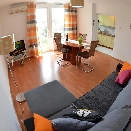 Apartment Two Bedroom With Terrace And Sea View